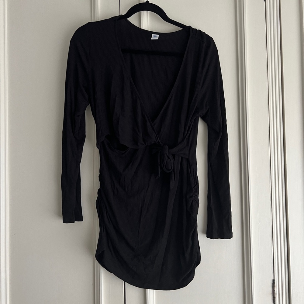 Old Navy Cross Over Maternity Top. Size L